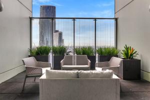 Ruang duduk di 2Brm Private APT in Southbank with Views