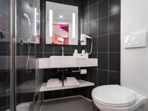 a bathroom with a toilet and a sink and a mirror at Jitai Hotel Shanghai Yangpu Benxi Hospital Branch in Shanghai +229 photos