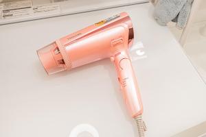 a pink hair dryer sitting on a counter at 華夏民宿 in Tokyo