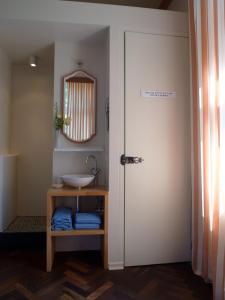 a bathroom with a sink and a mirror at Villa zur Erholung Bed & Breakfast in Bad Breisig