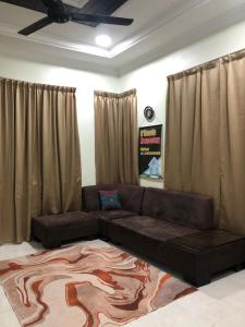 Χώρος καθιστικού στο Homestay Tanah Merah D'Domis Homestay Cek Su