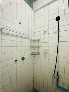 Koupelna v ubytování Walking Street Pattaya Beach Room Lodge by Goad Avadhess Hospitality