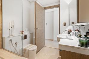Ein Badezimmer in der Unterkunft Chalet Homes - LUX New Studio With 2 Double Beds in Downtown Dubai