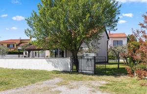 Vonkajšia záhrada v ubytovaní Holiday Home Valbandon 11