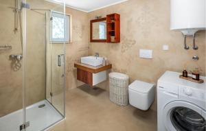 Kúpeľňa v ubytovaní Holiday Home Valbandon 11