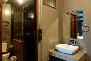 a bathroom with a sink and a shower at Rider bedroom hostel & cafe in Pran Buri +70 photos