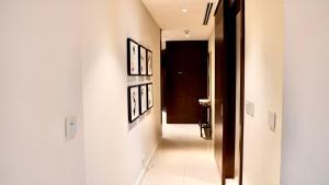Foto dalla galleria di The Address Fountain Views Residence High Floor with Burj Khalifa view and access to Dubai mall a Dubai