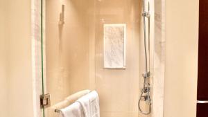 Bagno di The Address Fountain Views Residence High Floor with Burj Khalifa view and access to Dubai mall