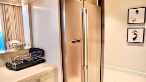 Cucina o angolo cottura di The Address Fountain Views Residence High Floor with Burj Khalifa view and access to Dubai mall