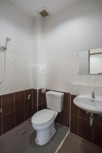 a bathroom with a toilet and a sink at OYO 75394 Sakthong Grand Hotel in Chiang Khong
