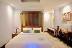 Postel nebo postele na pokoji v ubytování Lunar Mansion Hotel - โรงแรม ลูน่า แมนชั่น เชียงใหม่