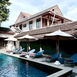 Bazén v ubytování Lunar Mansion Hotel - โรงแรม ลูน่า แมนชั่น เชียงใหม่ nebo v jeho okolí