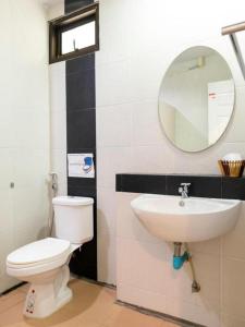 a bathroom with a toilet and a sink at OYO 567 U Residence in Ban Lamai
