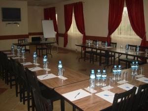 Zona de afaceri și/sau sala de conferințe de la Zajazd Pułaskiego