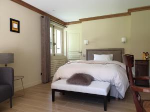 a bedroom with a bed and a chair and a window at Suite junior côté Vercors in Seyssins