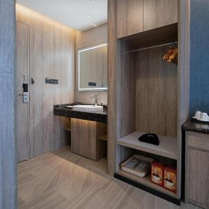 a bathroom with a sink and a mirror at hailihotel in Dongguan