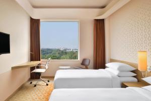 Postel nebo postele na pokoji v ubytování Fairfield by Marriott Chennai Mahindra World City