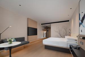 TV a/nebo společenská místnost v ubytování Fairfield by Marriott Yiwu