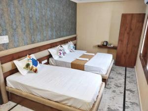 Ένα ή περισσότερα κρεβάτια σε δωμάτιο στο Soni's Mansion-800m from Khajuraho Temples