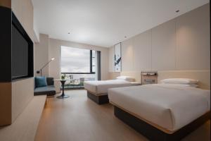 Postel nebo postele na pokoji v ubytování Fairfield by Marriott Yiwu