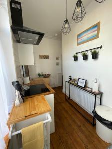 Η κουζίνα ή μικρή κουζίνα στο Buttercup Cottage