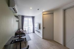 Μια τηλεόραση ή/και κέντρο ψυχαγωγίας στο Mountain View Studio Apt T3-830