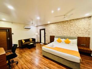 Postel nebo postele na pokoji v ubytování Shankar Bhavan By Vinayak Hotels