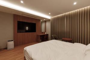 Aventa Hotel客房内的一张或多张床位