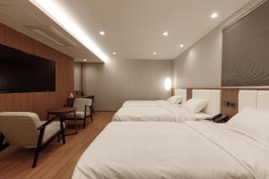 Aventa Hotel客房内的一张或多张床位