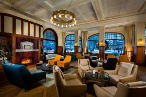 Posezení v ubytování Kempinski Palace Engelberg