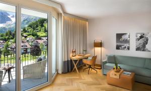 Nespecifikovaný výhled na hory nebo výhled na hory při pohledu z hotelu