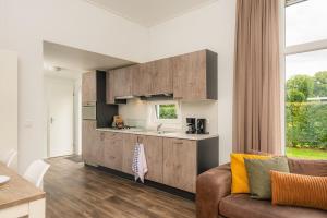 Η κουζίνα ή μικρή κουζίνα στο Forest lodge with enclosed garden I 4 people copy