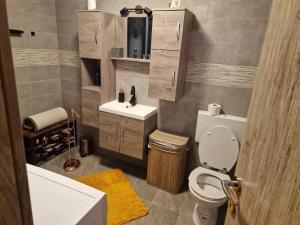 Kúpeľňa v ubytovaní Apartmani SANDRA - TROGIR + 37 fotografií