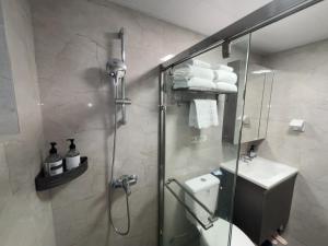 Phòng tắm tại Xi Ke Executive Apartment - Shenzhen Futian Exhibition Center