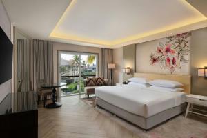 Letto o letti in una camera di Sheraton Bandung Hotel & Towers