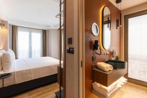 Postel nebo postele na pokoji v ubytování Emilion Hotel