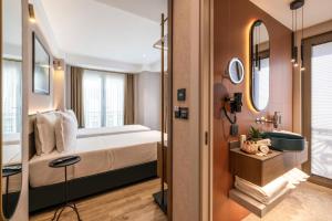 Postel nebo postele na pokoji v ubytování Emilion Hotel