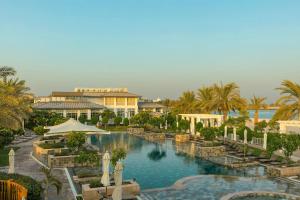Bazén v ubytování The St. Regis Abu Dhabi nebo v jeho okolí