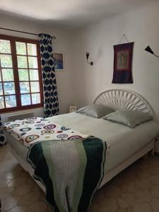 Postel nebo postele na pokoji v ubytování fleur de gaïa chambres d'hôtes