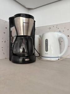 a blender and a toaster sitting on a counter at L'appart du Parc Malo in Dunkerque +24 photos