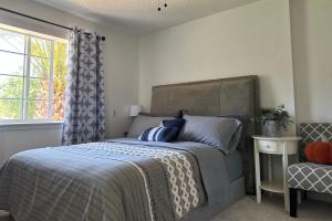 Katil atau katil-katil dalam bilik di Charming Suite with privacy