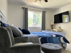 Katil atau katil-katil dalam bilik di Charming Suite with privacy