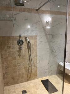 Bilik mandi di Grand Tamaris Hosting