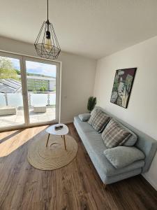 Posezení v ubytování Exklusive COZY 3-Zi-Penthouse mit großer Dachterrasse Nähe Europa Park und Rulantica
