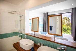 Koupelna v ubytování Sunset and Sea Views - Two Bed Apt Central Tamarin + 62 fotografií