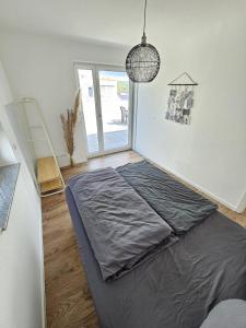 Postel nebo postele na pokoji v ubytování Exklusive COZY 3-Zi-Penthouse mit großer Dachterrasse Nähe Europa Park und Rulantica