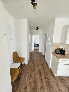 Kuchyň nebo kuchyňský kout v ubytování Exklusive COZY 3-Zi-Penthouse mit großer Dachterrasse Nähe Europa Park und Rulantica