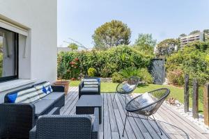 Vonkajšia záhrada v ubytovaní L'Oasis Cassidaine - jardin 120m2, 2 places parking proche center et mer