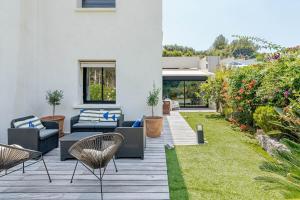 Vonkajšia záhrada v ubytovaní L'Oasis Cassidaine - jardin 120m2, 2 places parking proche center et mer
