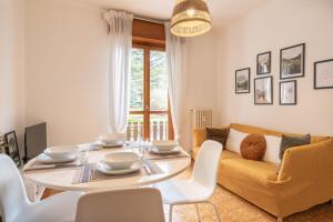 Χώρος καθιστικού στο Your perfect stay in Cassina Valsassina
